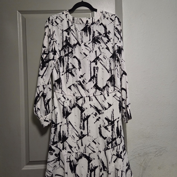 White House Black Market Black and White Brushstroke Dress - Picture 2 of 4